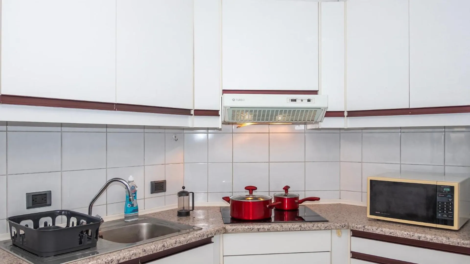 Frente Al Swissotel, Ideal Para Trabajo Y Estudios Quito Apartment