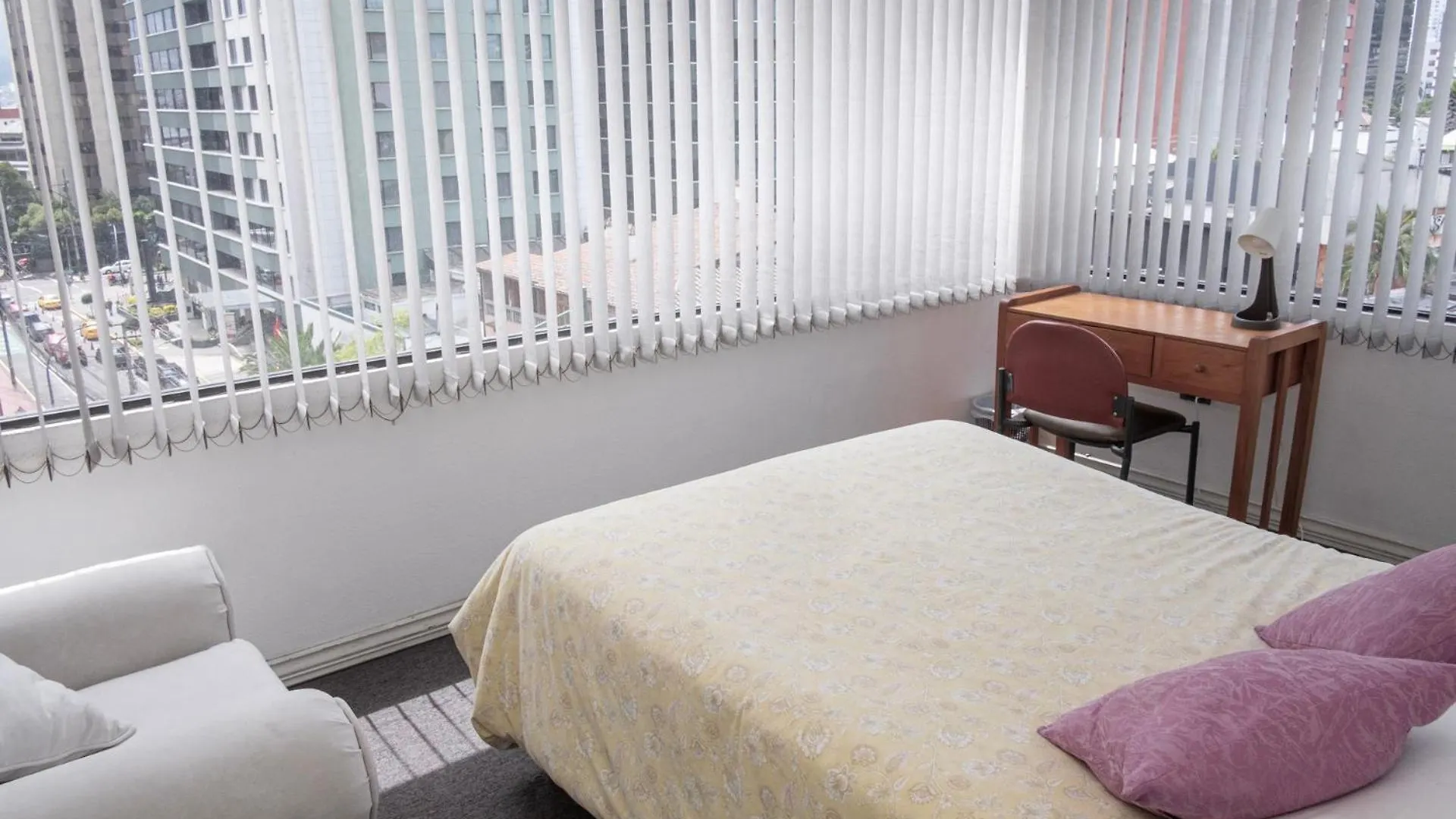Frente Al Swissotel, Ideal Para Trabajo Y Estudios Quito